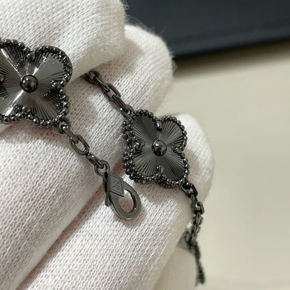 [Everoly JW]CLOVER 5 MOTIF BLACK BRACELET