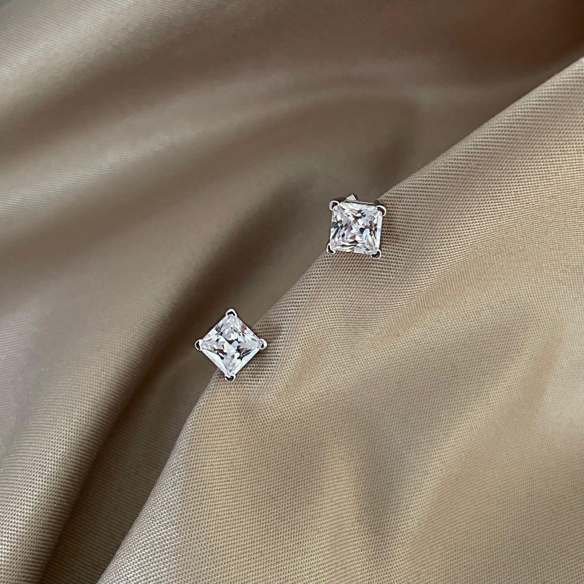 [Everoly JW]Delicate Square Shape Earrings