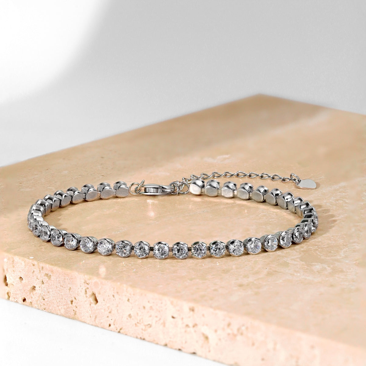 [Everoly JW]Ornate  Sparkling Round Cut Daily Bracelet