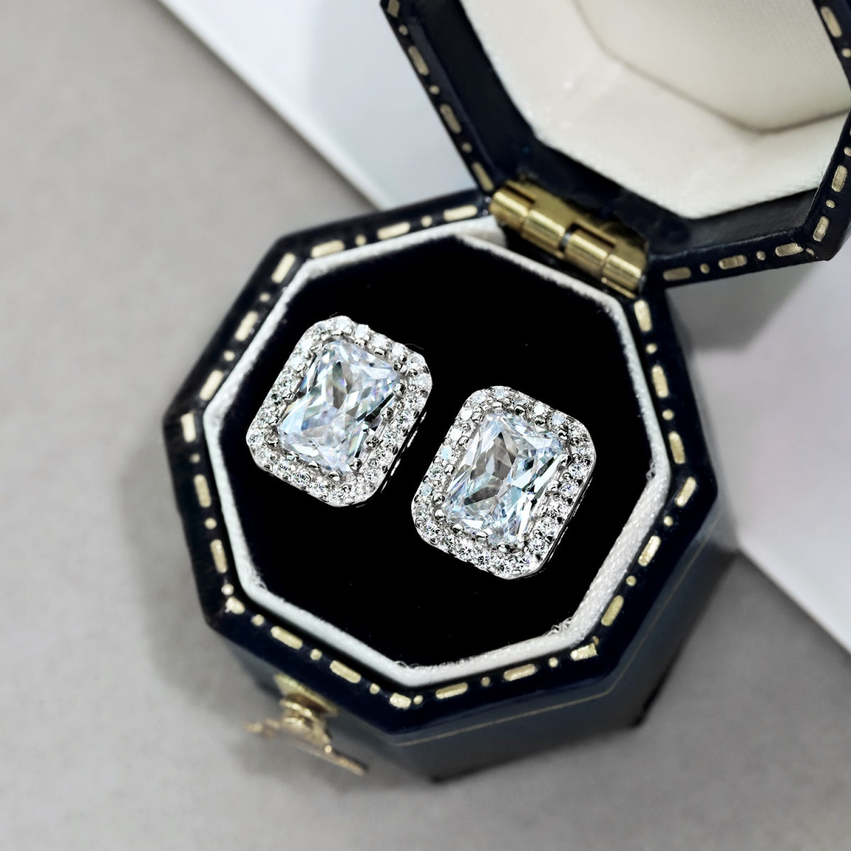 [Everoly JW]1.0 Carat Luxurious Dainty Emerald Cut Daily Earrings