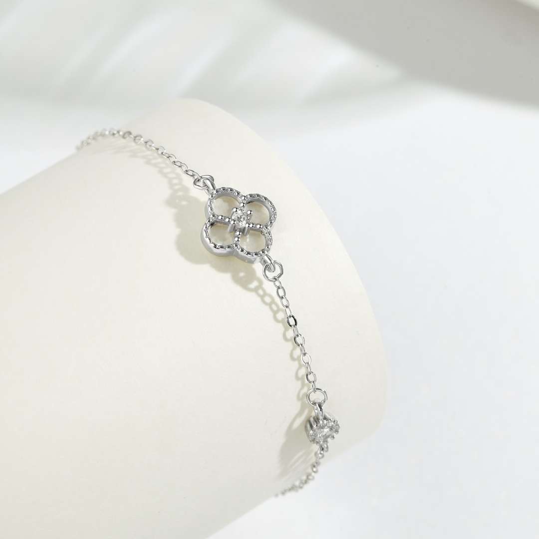 [Everoly JW]Delicate Four Leaf Clover Bracelet