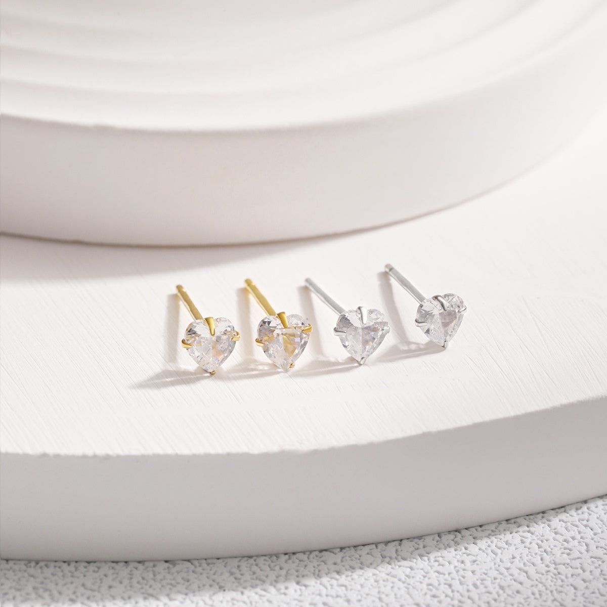 [Everoly JW]Sparkling Heart Shaped Simple Earrings