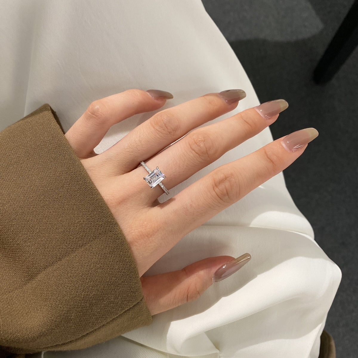 [Everoly JW]2.0 Carat Scintillating Ornate Radiant Cut Party Ring