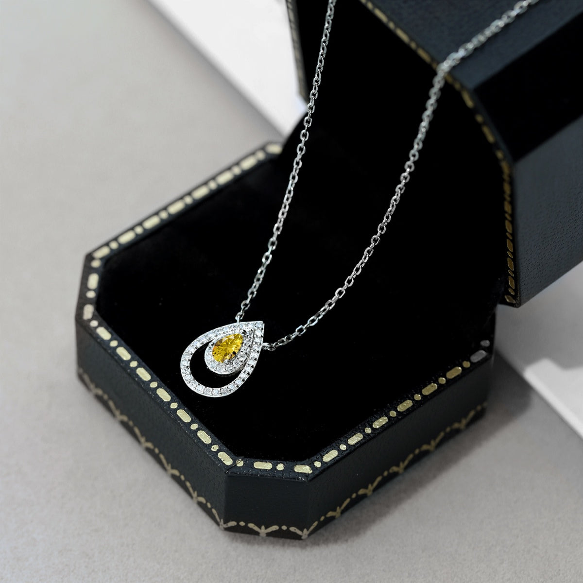 [Everoly JW]Sparkling Pear Cut Necklace
