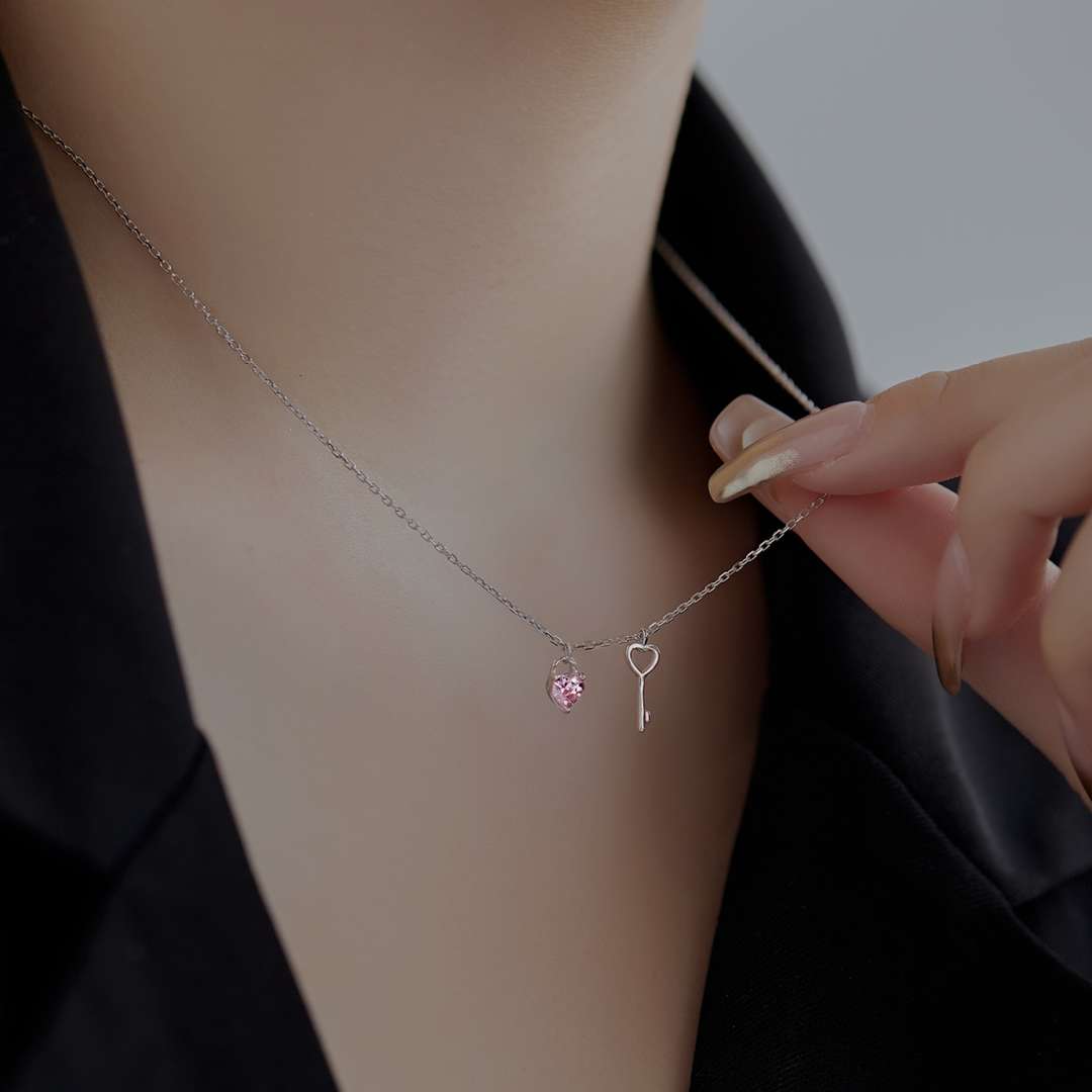 [Everoly JW]Unique Heart Shape Key Pendent Necklace