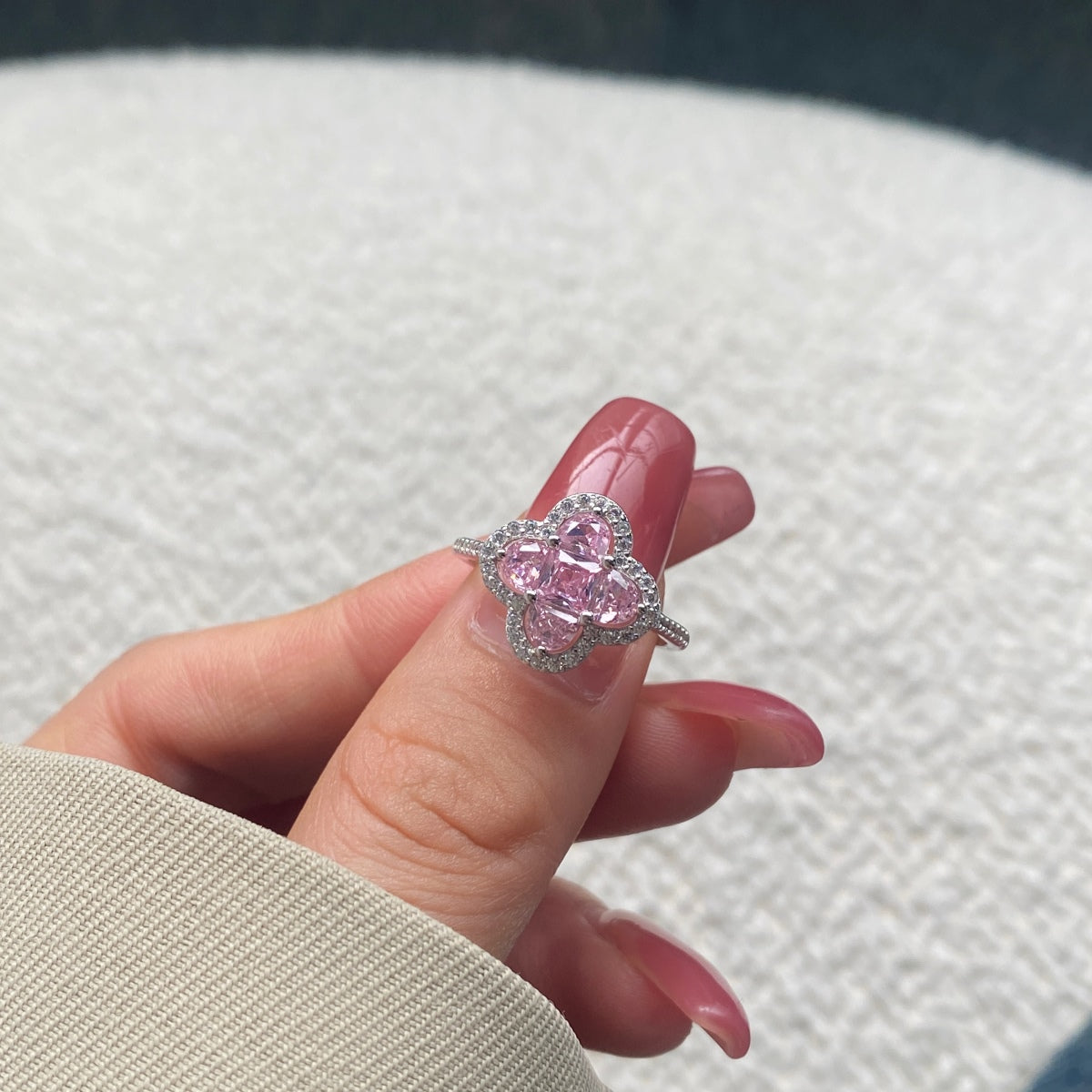 [Everoly JW]Luxurious Eternity Flower Shape Banquet Ring