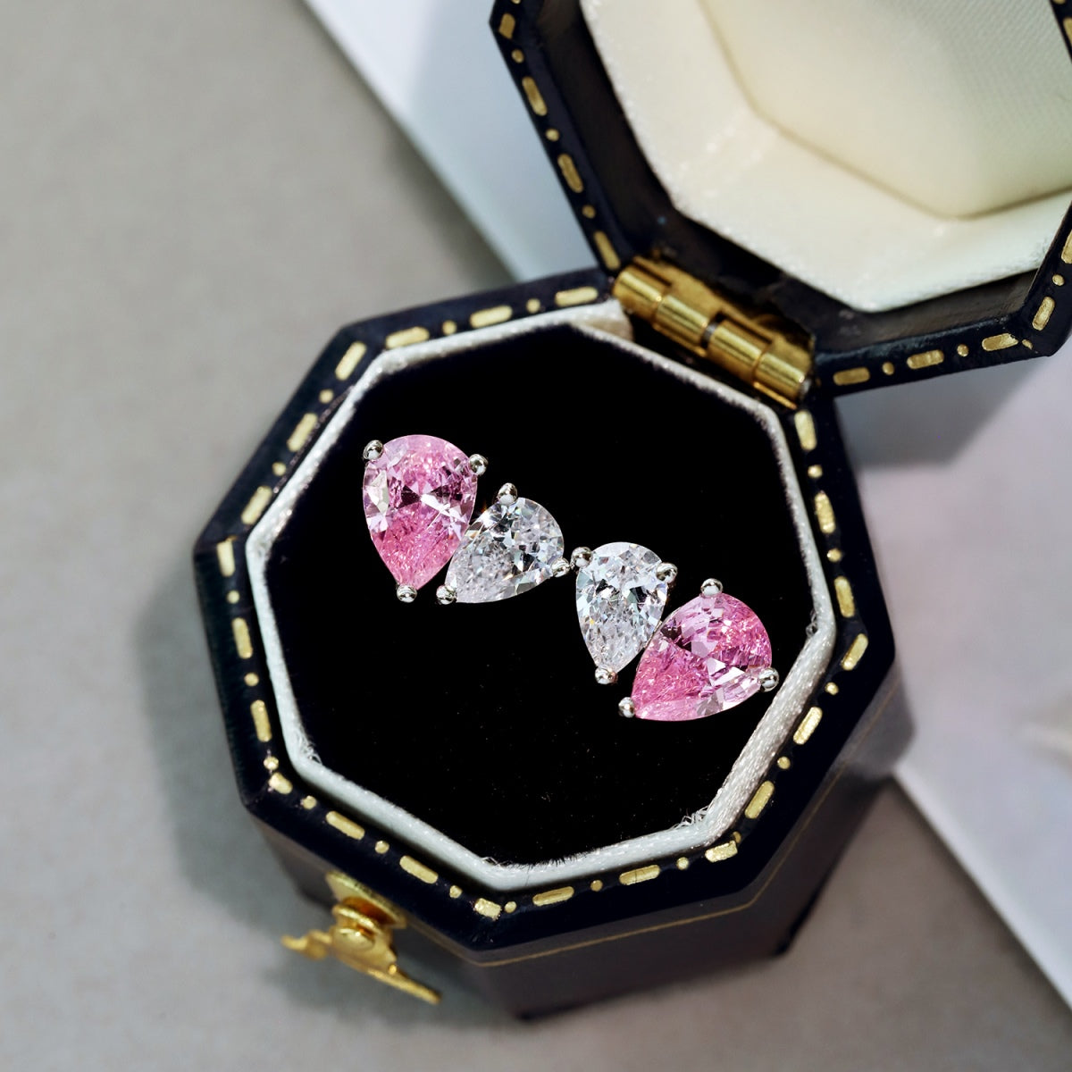 [Everoly JW]Dazzling Elegant Heart Cut Lover Earrings