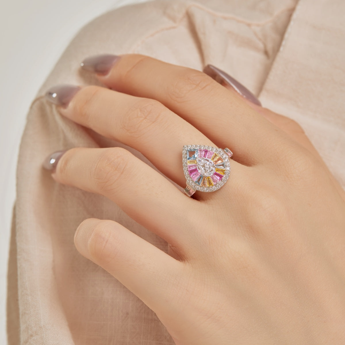 [Everoly JW]Elegant Colorful Water Drop Shape Banquet Ring