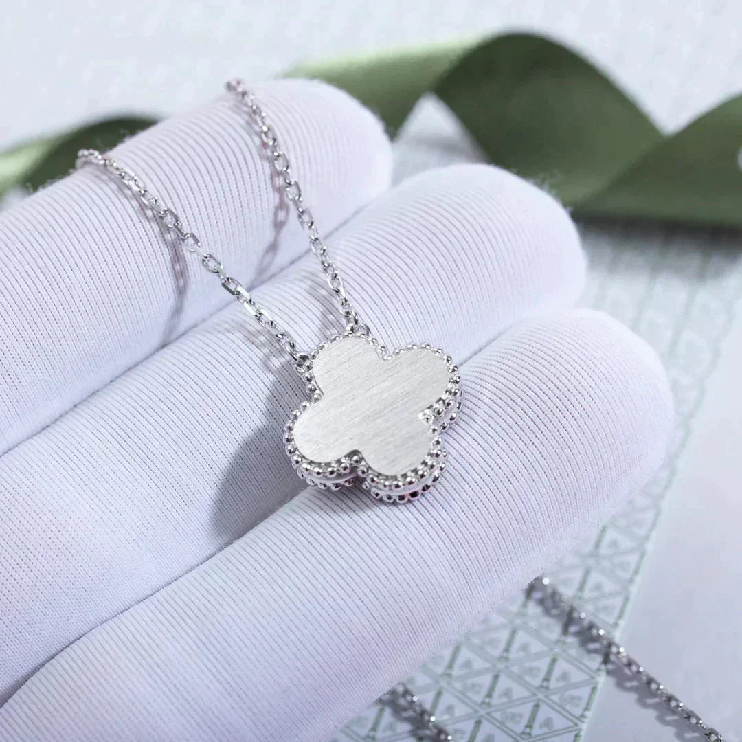 [Everoly JW]CLOVER  15MM DIAMOND LASER NECKLACE SILVER