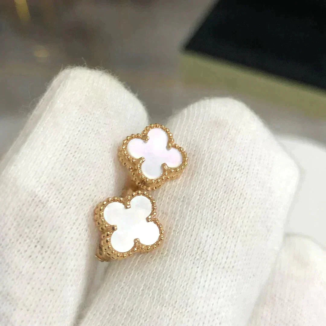 [Everoly JW]CLOVER MINI 9.5MM WHITE MOP EARRINGS