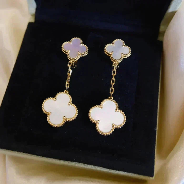[Everoly JW]CLOVER 2 MOTIF WHITE MOP EARRINGS