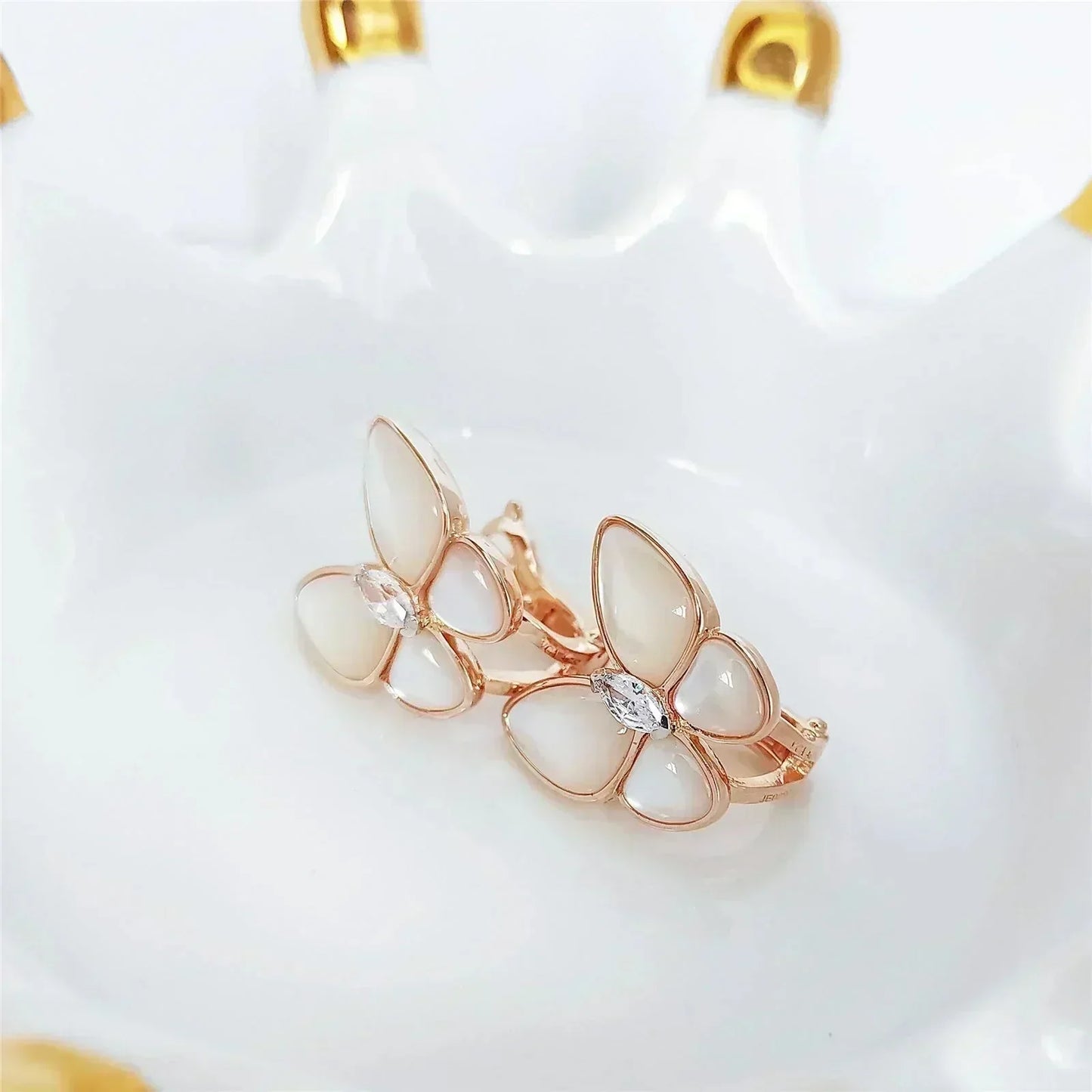 [Everoly JW]BUTTERFLY MOP DIAMOND EARRINGS