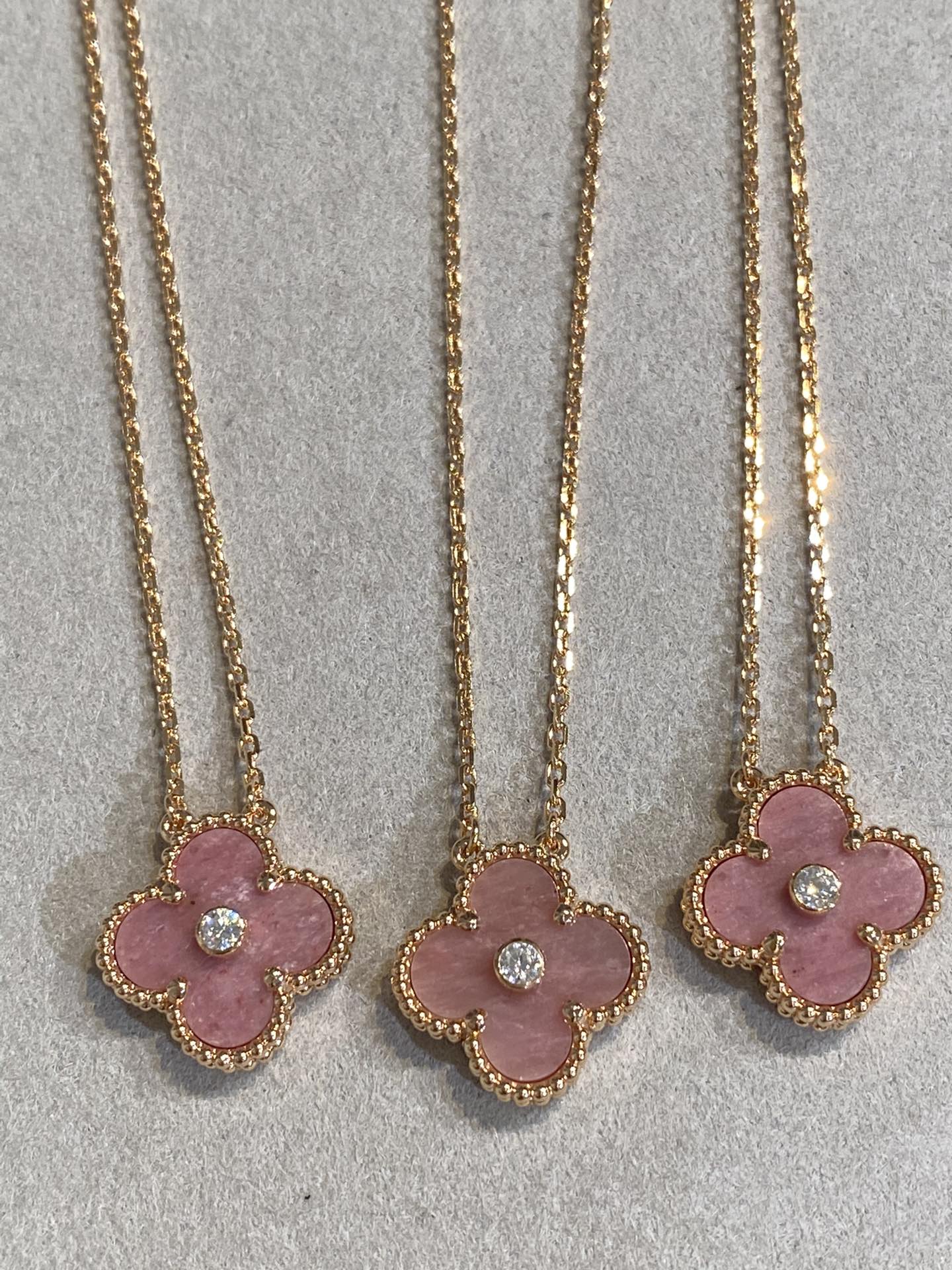 [Everoly JW]CLOVER 15MM DIAMOND RHODONITE NECKLACE