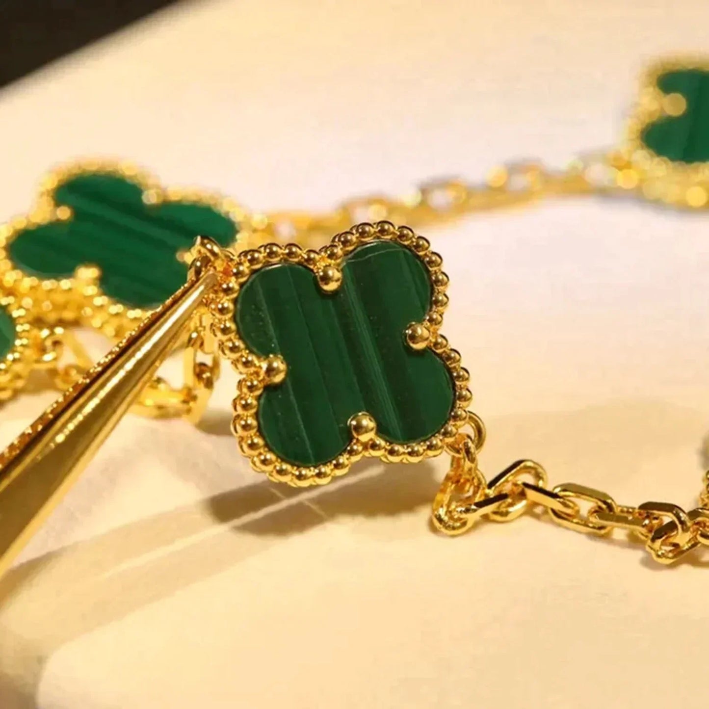 [Everoly JW]CLOVER 5 MOTIFS MALACHITE BRACELET