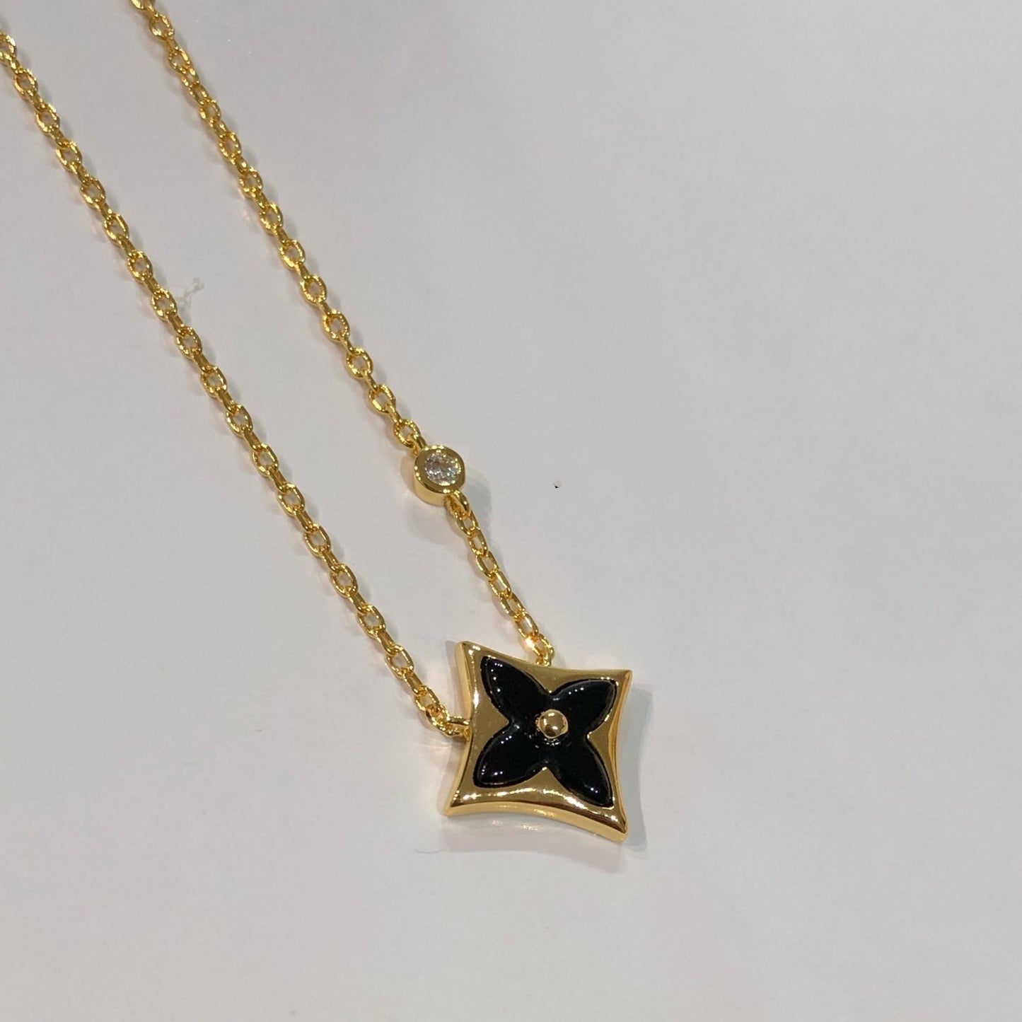 [Everoly JW]STAR BLACK MOP NECKLACE