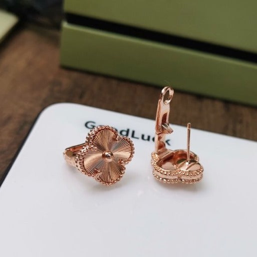 [Everoly JW]CLOVER MEDIUM STUD EARRINGS