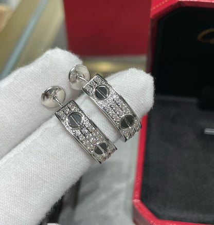 [Everoly JW]LOVE CERAMIC DIAMOND PAVED SILVER EARRINGS
