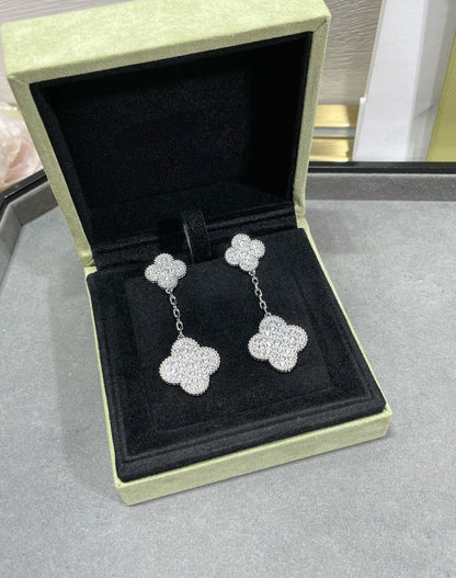 [Everoly JW]CLOVER 2 MOTIFS DIAMOND PAVED SILVER EARRINGS