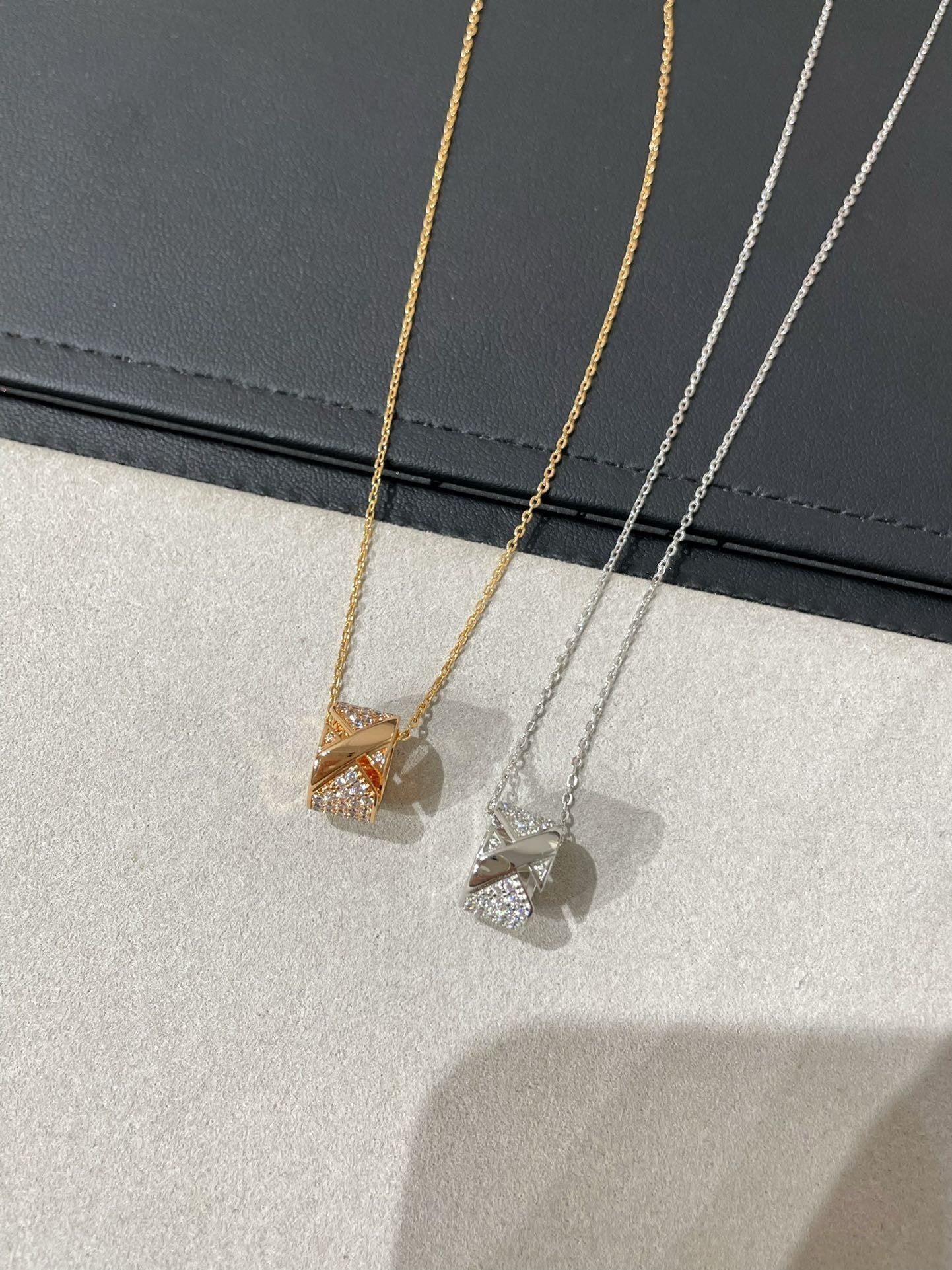 [Everoly JW]LIENS EVIDENCE DIAMOND PAVED NECKLACE