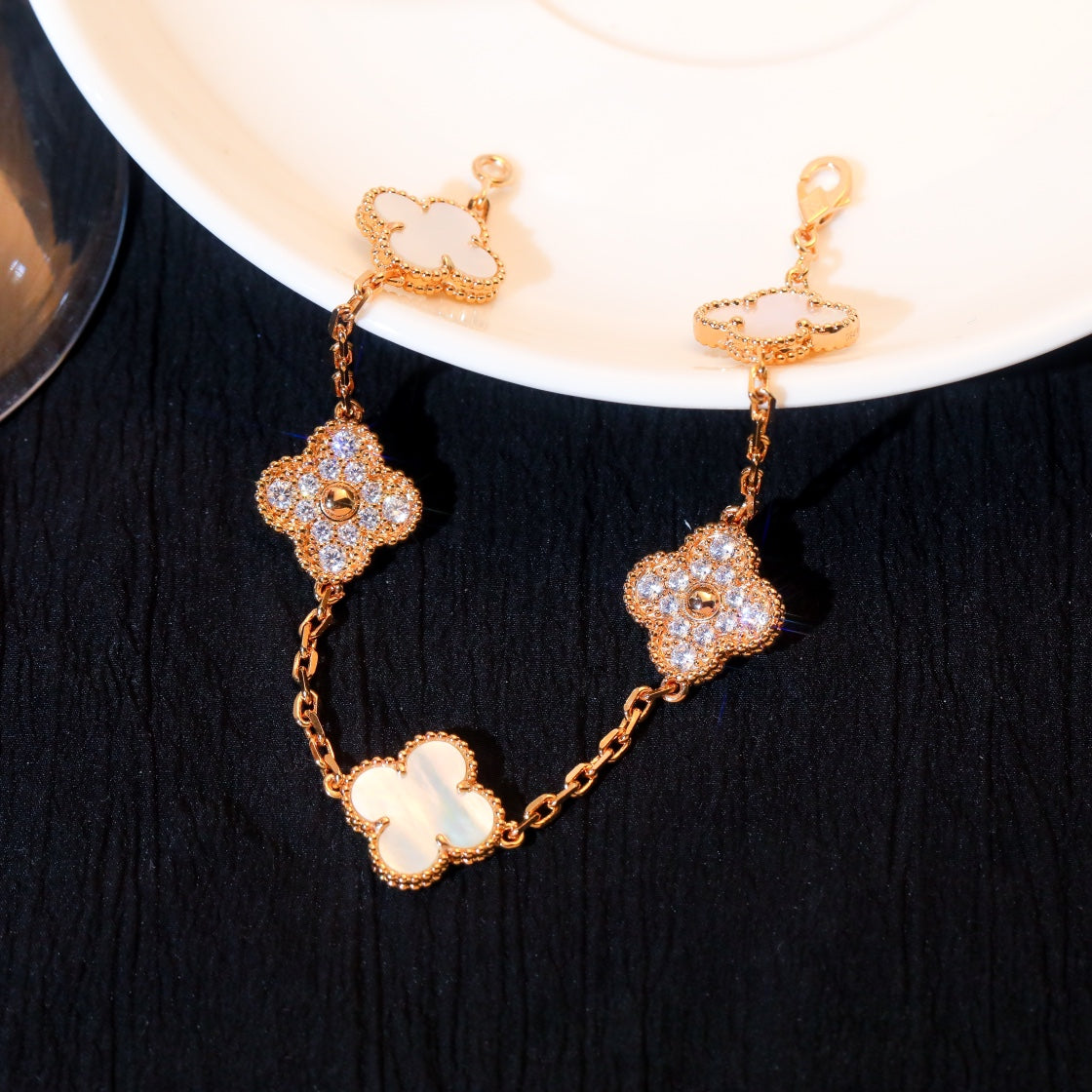 [Everoly JW]CLOVER BRACELET 5 MOTIF WHITE MOP DIAMOND