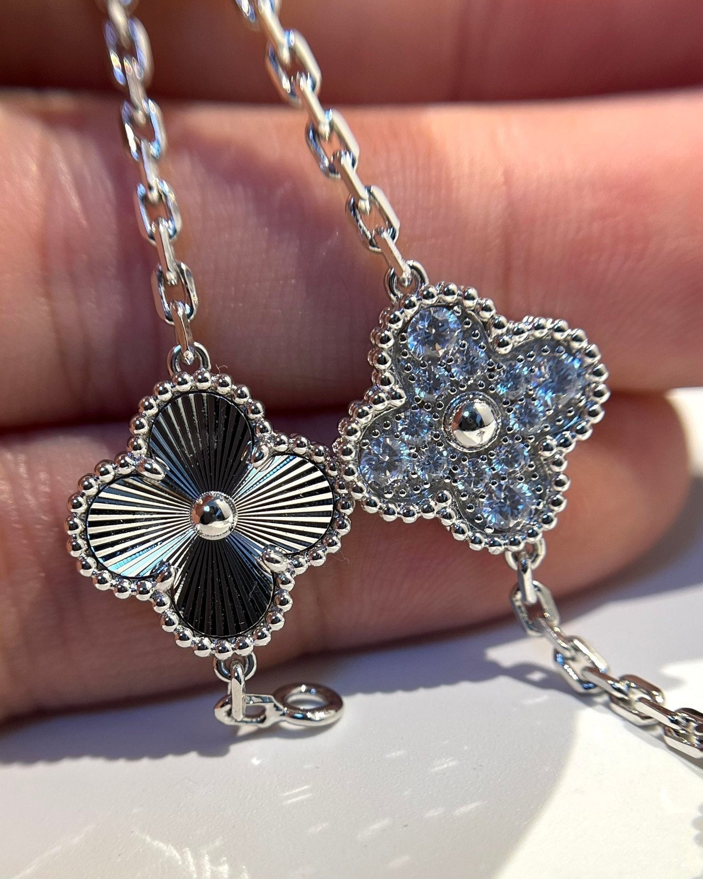 [Everoly JW]CLOVER 5 MOTIF SILVER DIAMOND BRACELET