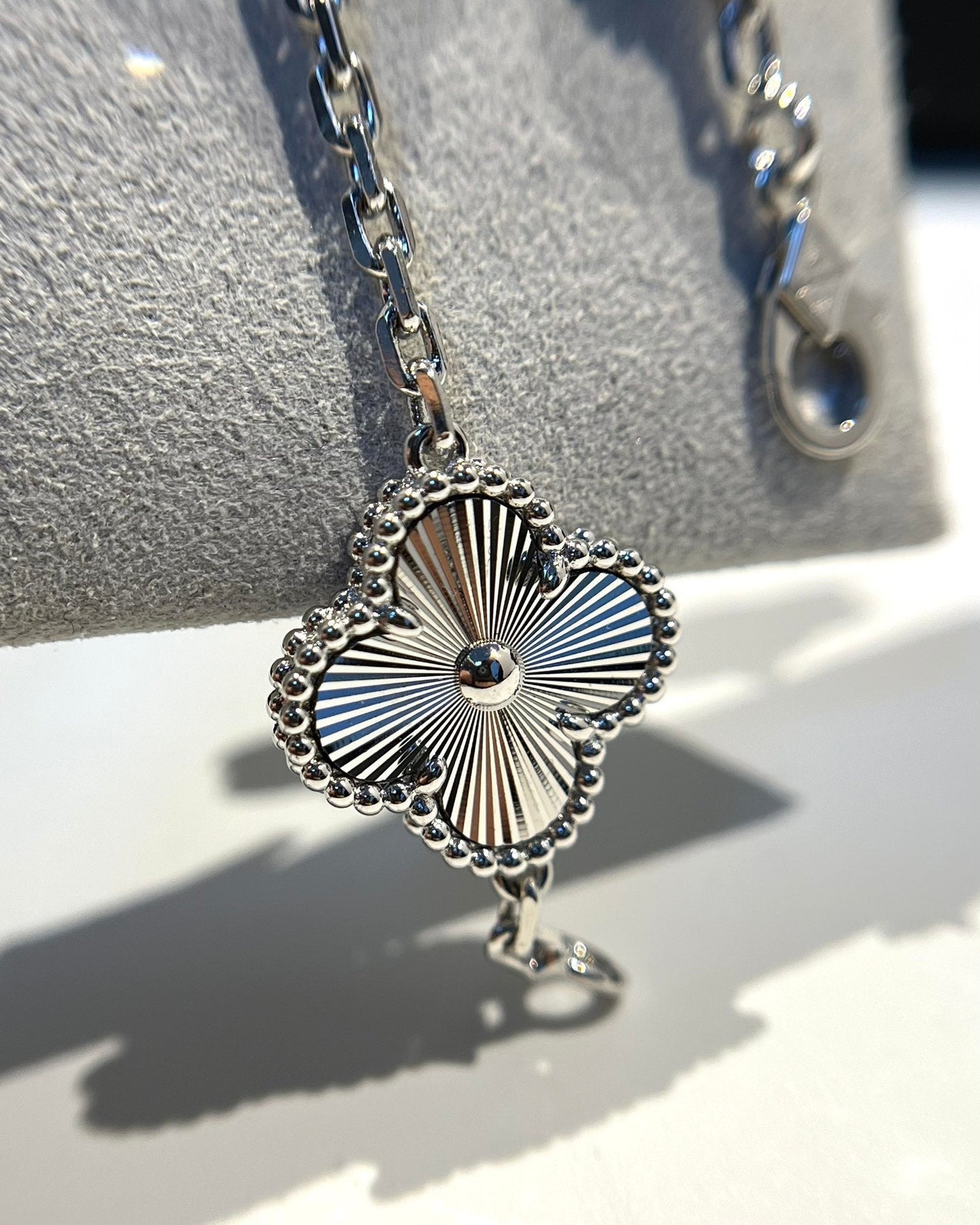 [Everoly JW]CLOVER 5 MOTIF SILVER DIAMOND BRACELET