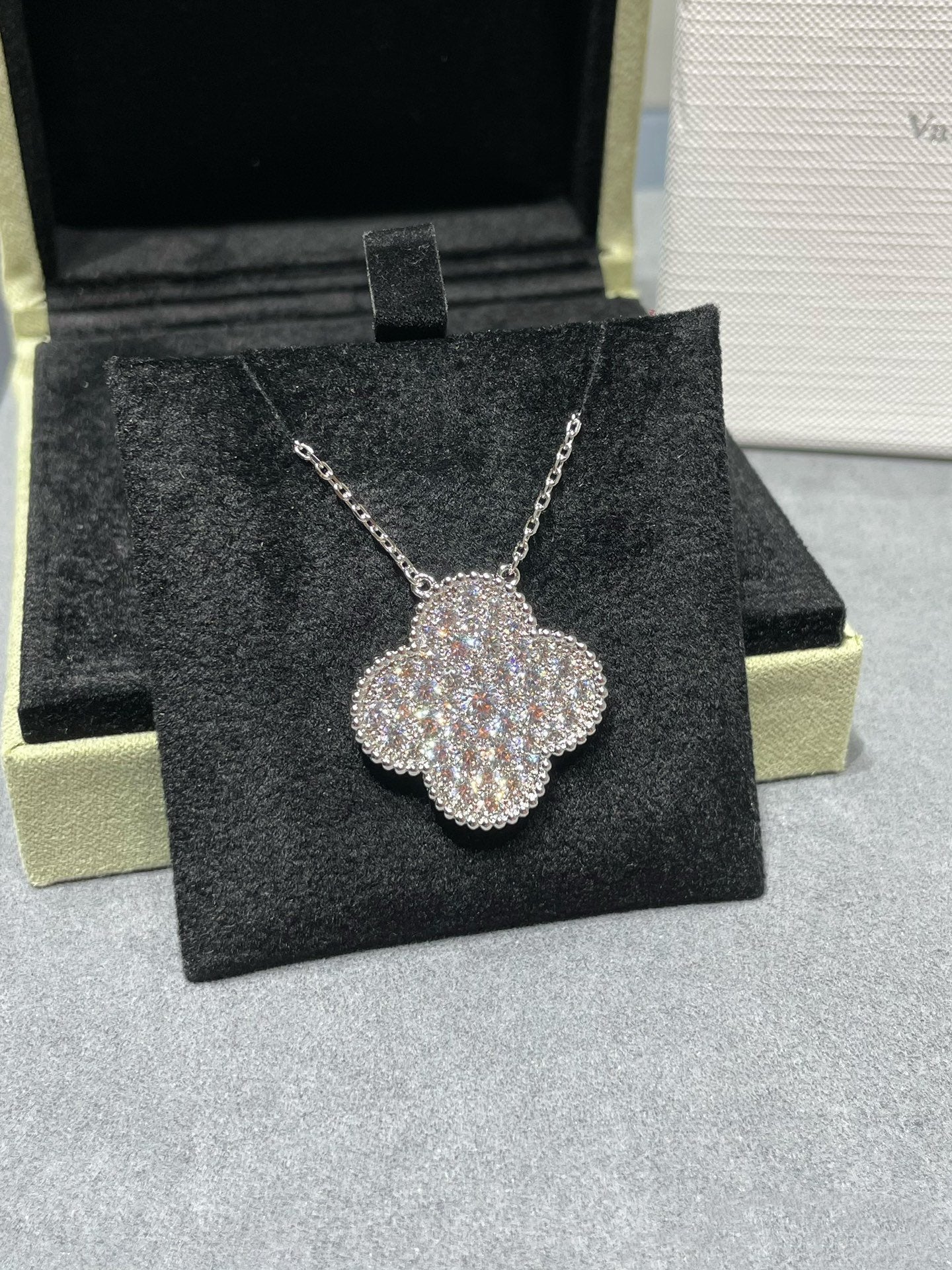 [Everoly JW]CLOVER 25MM LARGE PENDANT DIAMOND PAVED SILVER NECKLACE