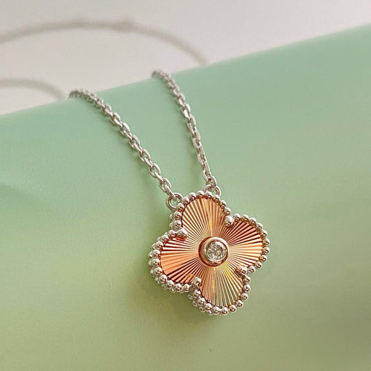 [Everoly JW]CLOVER 15MM DIAMOND LASER NECKLACE- CHRISTMAS 2024 SPECIAL EDITION