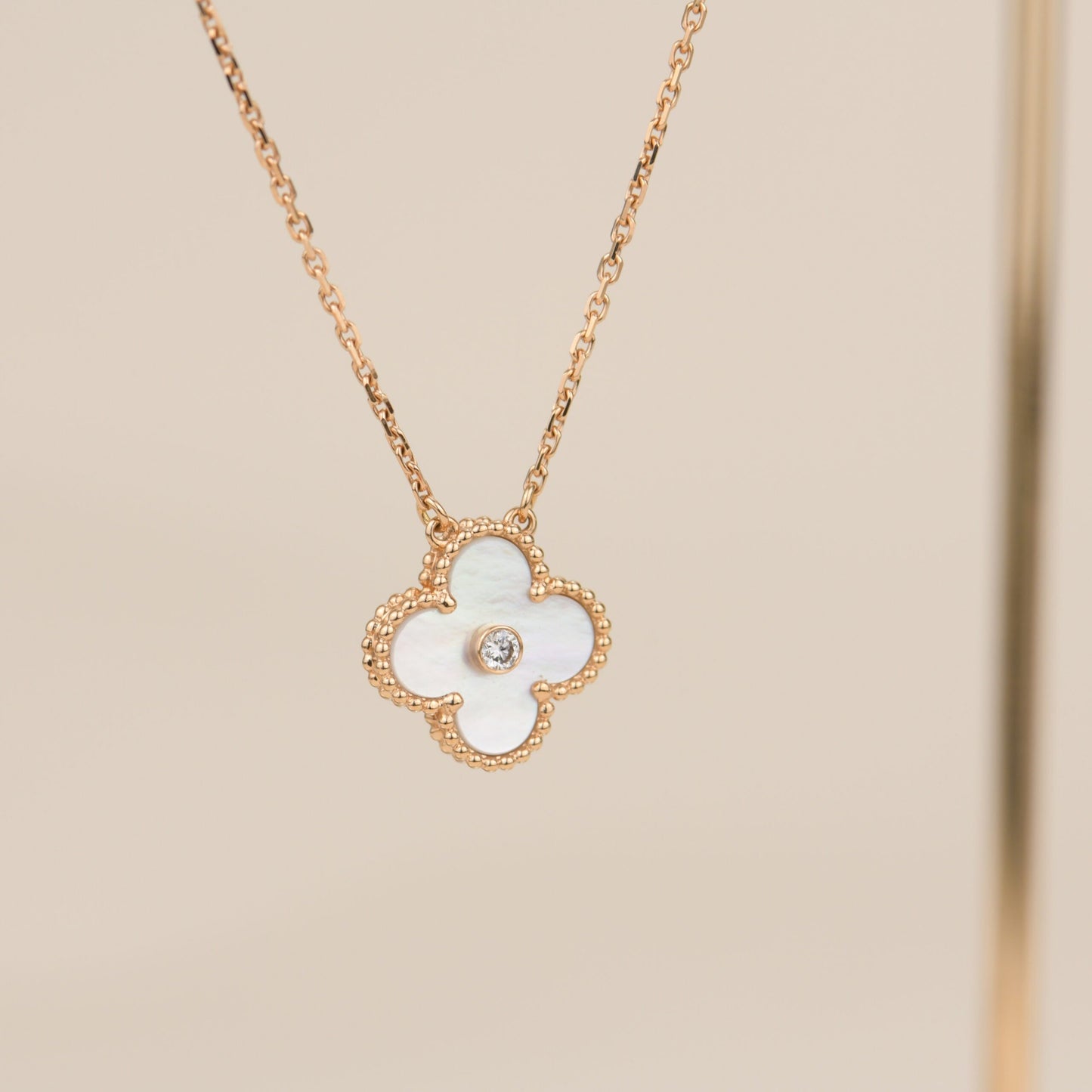 [Everoly JW]CLOVER 15MM DIAMOND WHITE FRITILLARIA NECKLACE