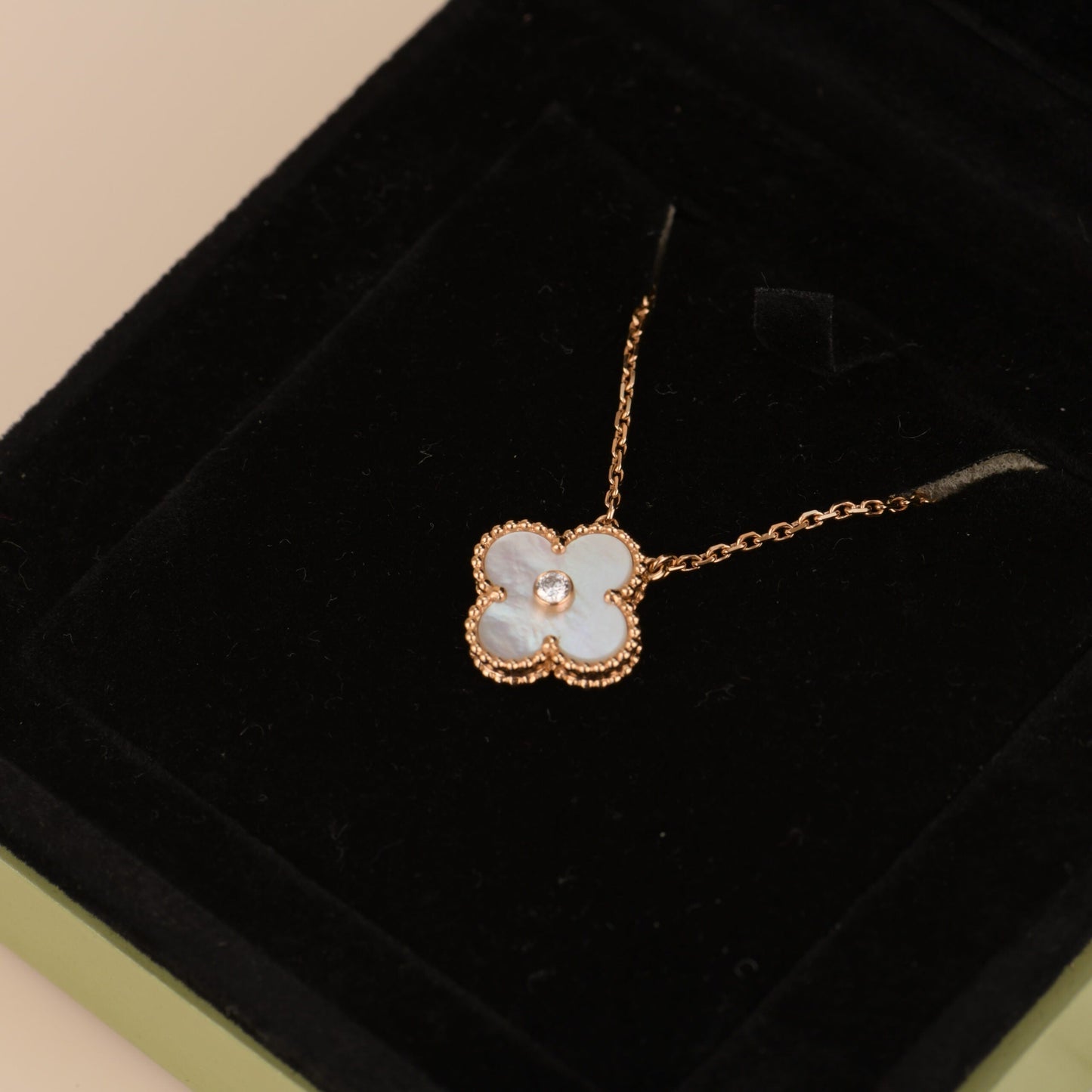 [Everoly JW]CLOVER 15MM DIAMOND WHITE FRITILLARIA NECKLACE