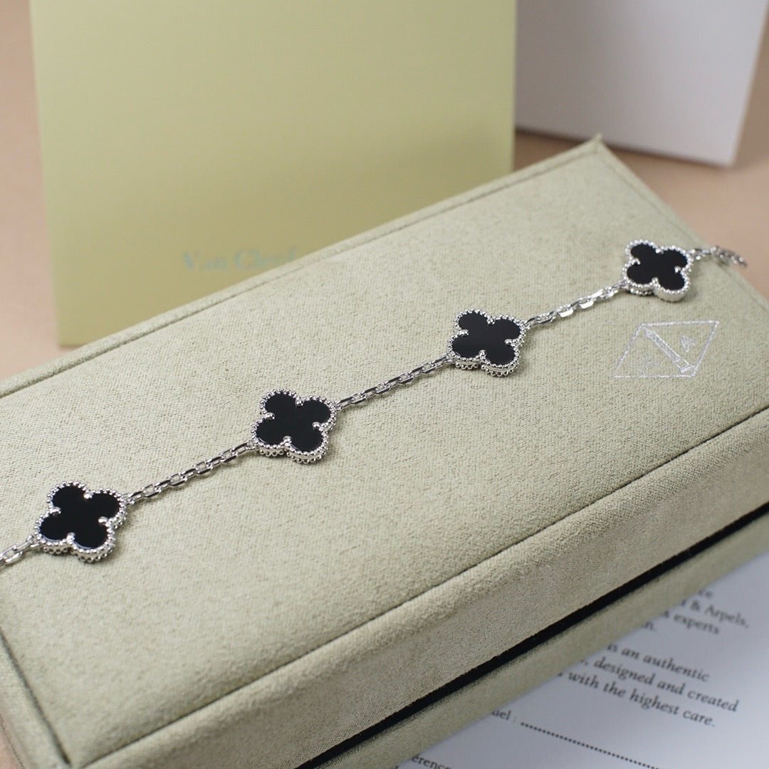 [Everoly JW]CLOVER 5 MOTIF ONYXS  BRACELET SILVER