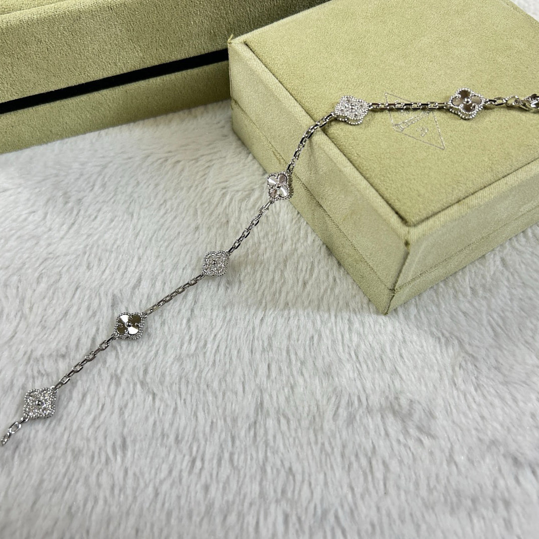 [Everoly JW]CLOVER 6 MOTIF DIAMOND LASER BRACELET