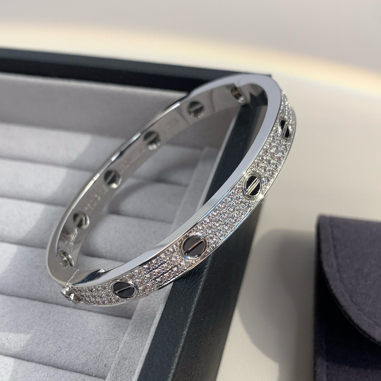 [Everoly JW]LOVE BRACELET 6.1MM DIAMOND-PAVED CERAMIC
