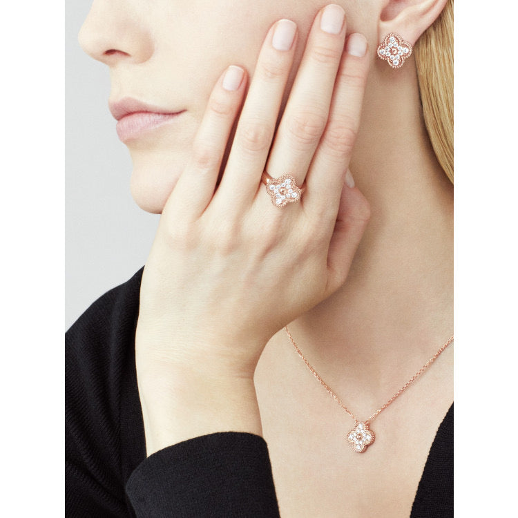 [Everoly JW]CLOVER 15MM DIAMOND SINGLE FLOWER NECKLACE