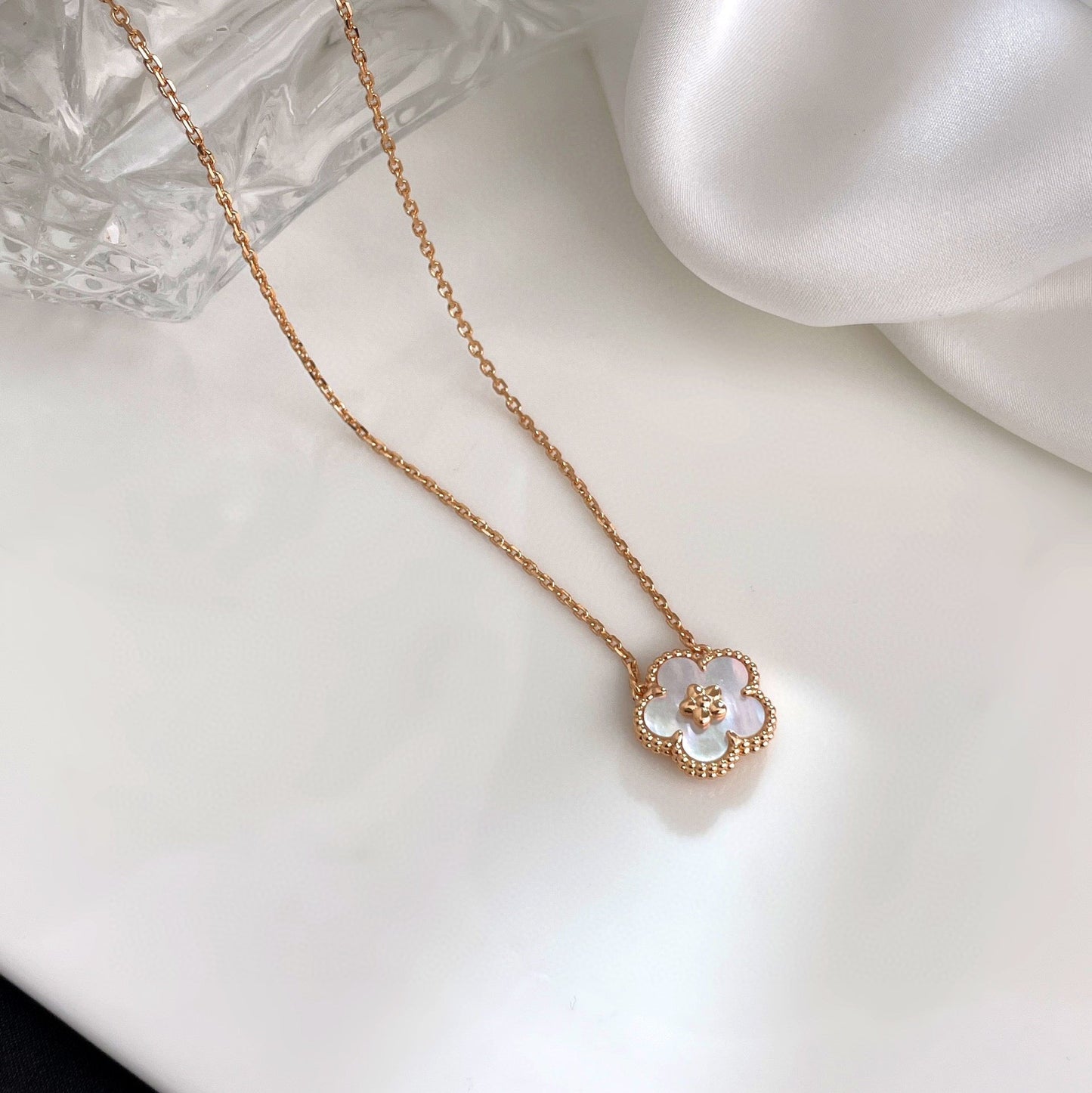 [Everoly JW]LUCKY  WHITE MOP  PLUM BLOSSOM NECKLACE