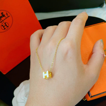 [Everoly JW]H WHITE SQUARE GOLD NECKLACE