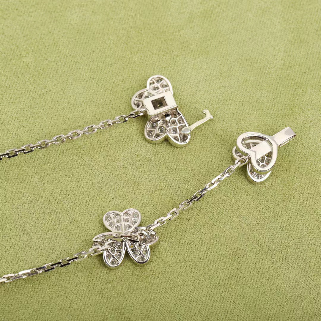 [Everoly JW]FRIVOLE SILVER 9 FLOWERS NECKLACE