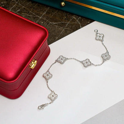 [Everoly JW]CLOVER 6 MOTIF SILVER DIAMOND BRACELET