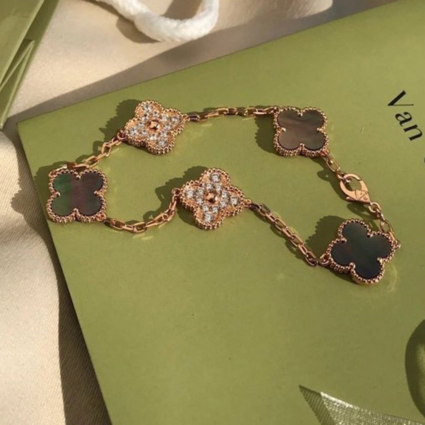 [Everoly JW]CLOVER 5 MOTIF GRAY MOP DIAMOND BRACELET