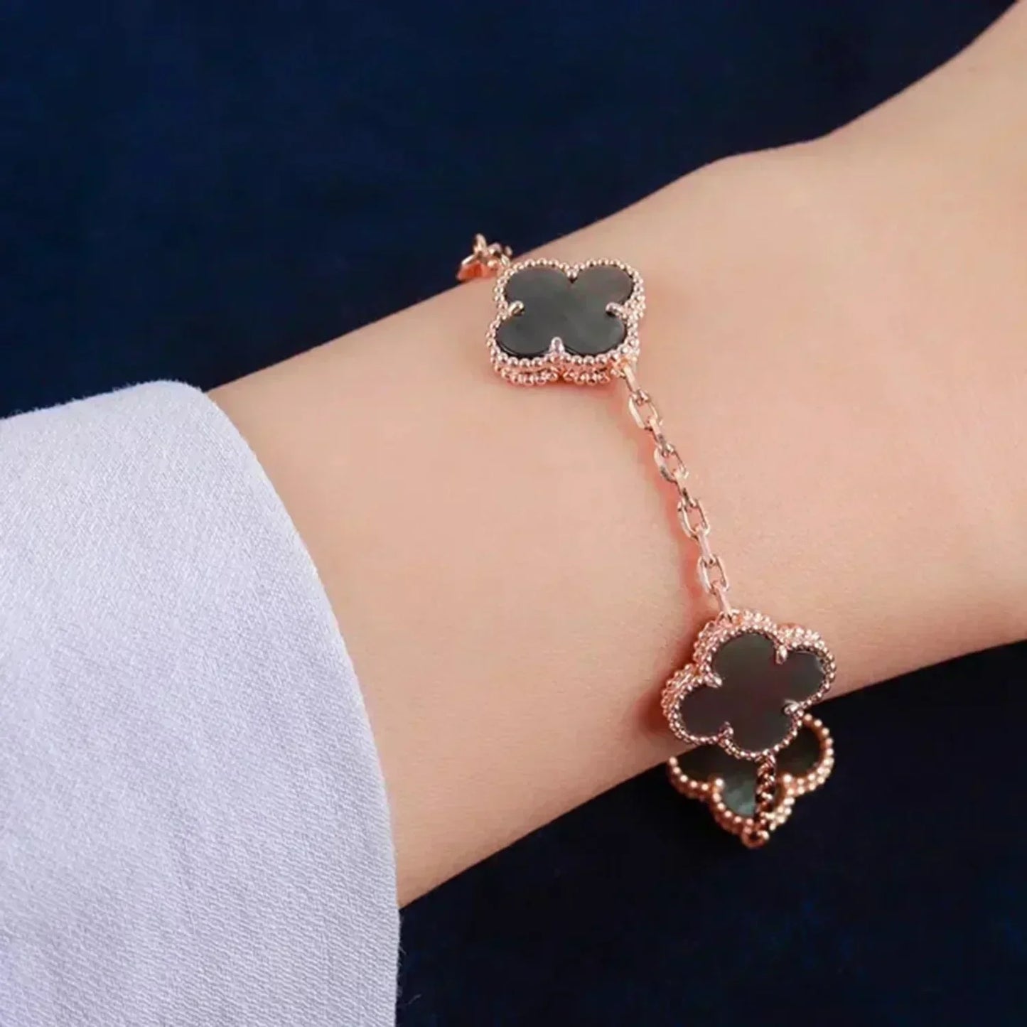 [Everoly JW]CLOVER 5 MOTIF GRAY MOP  BRACELET