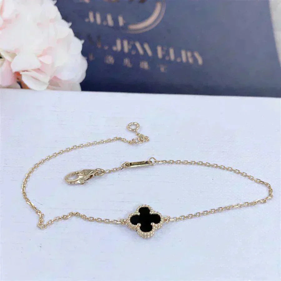 [Everoly JW]CLOVER ONYX SINGLE FLOWER BRACELET